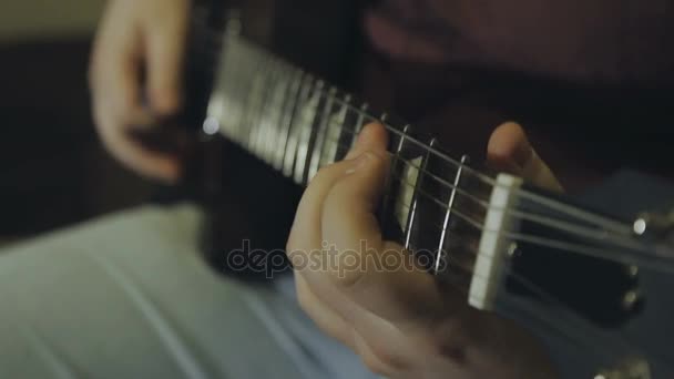 Man plays electric guitar, hands close-up — Stock Video