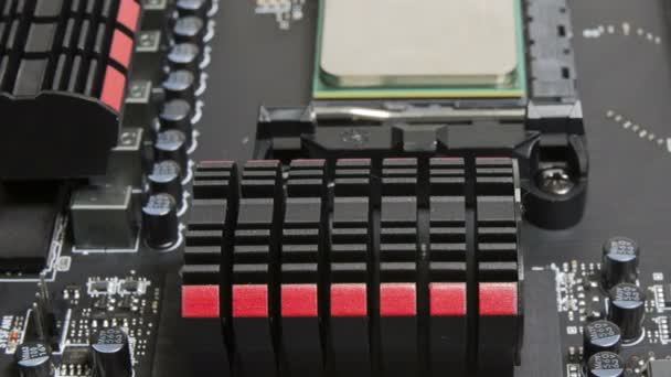 Moederbord computer met details koeling van geheugen en processor — Stockvideo