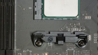 Anakart bilgisayarın bellek ve işlemci soğutma detayları ile