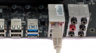 Anakart bilgisayarın bellek ve işlemci soğutma detayları ile