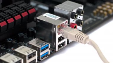 Anakart bilgisayarın bellek ve işlemci soğutma detayları ile