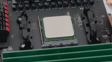 Anakart bilgisayarın bellek ve işlemci soğutma detayları ile