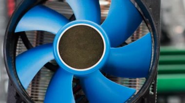 Anakart bilgisayarın bellek ve işlemci soğutma detayları ile