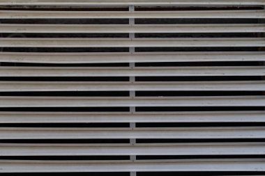 Güneşlikler için havalandırma kapağı üzerinde bina.