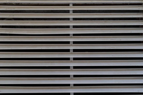 Persianas en el edificio de la escotilla para ventilación . — Foto de Stock