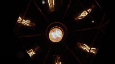 Duvardaki plafone akkor lamba.