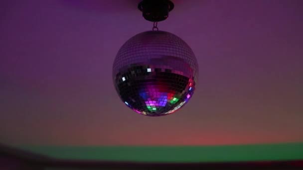 Espejo de discoteca en la discoteca — Vídeo de stock