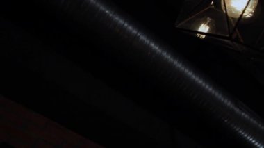 Duvardaki plafone akkor lamba.