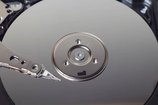 Closeup ενός ανοιχτού υπολογιστή σκληρό δίσκο — Φωτογραφία Αρχείου