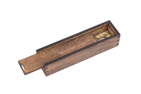 Boîte en bois originale pour stylo à bille fait à la main sur fond blanc . — Photo