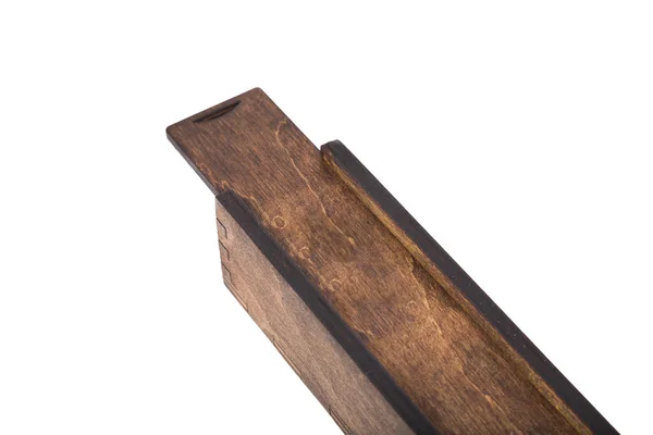 Oryginalne drewniane pudełko na ręcznie robiony długopis na białym tle. — Zdjęcie stockowe