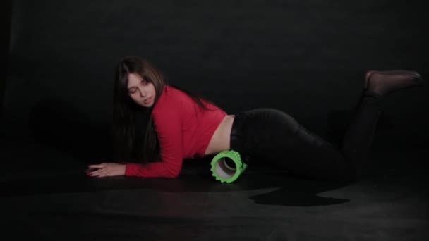 Beautiful girl is training on a massage roller. — ストック動画