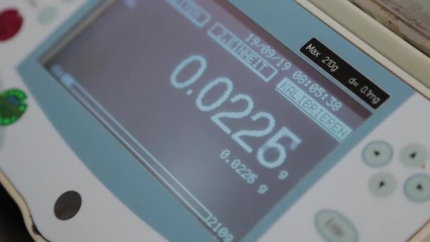 Digital display of medical scales in the process of work. — Stock Video