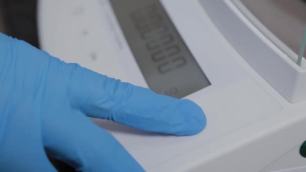 Pharmacist weighs drug on accurate scales. — Stock Video