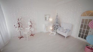 Stüdyoda çok güzel bir Noel dekoru var. Yeni Yıl 2020.