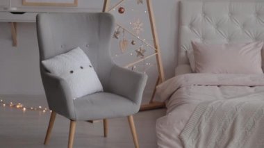 Stüdyoda çok güzel bir Noel dekoru var. Yeni Yıl 2020.