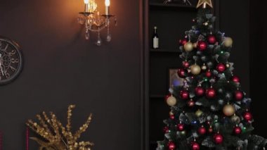 Stüdyoda çok güzel bir Noel dekoru var. Yeni Yıl 2020.