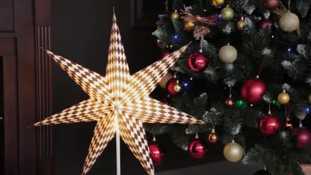 Hermosa decoración de Navidad en el estudio. Año Nuevo 2020 . — Vídeo de stock