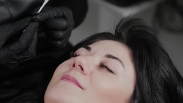 Professional permanent make-up artist apply anesthetic on the eyebrows of the client. — Stok video