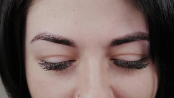 Beautiful girl after permanent eyebrow makeup. Portrait of a young girl. — Stock Video