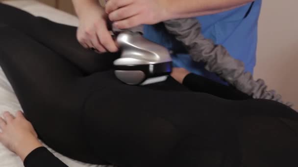 Professional male masseur makes a vacuum massage with a special device to a beautiful woman. — Stock Video