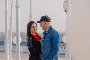 # Gezintideki fenerlerde sevgi dolu bir çift #.