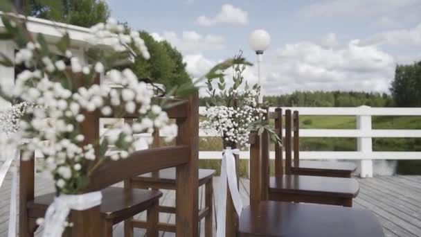 Krásná výzdoba výstupu svatební registrace. — Stock video