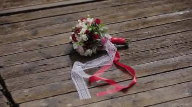 Taze çiçekler buket düğün. Taze çiçek şenlikli buket. Düğün gelin buketi. Floristik düğün. Yakın çekim.