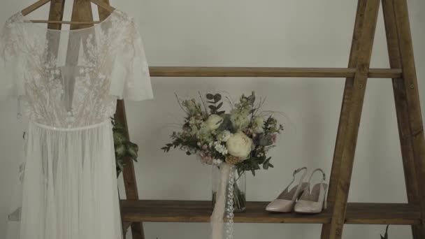 Beautiful and stylish wedding accessories for the bride on her wedding day. — Stok video