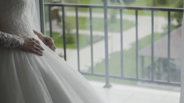 Hands of the bride on a wedding dress. — Stock Video