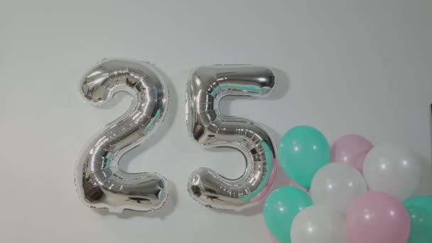 Globos con el número 25. Cumpleaños. . — Vídeo de stock