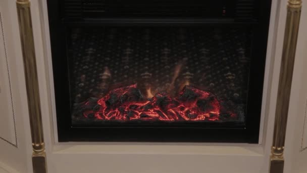 Krásný hořící krb v domě. — Stock video