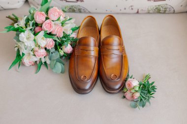 Stylish and beautiful groom accessories for the wedding.