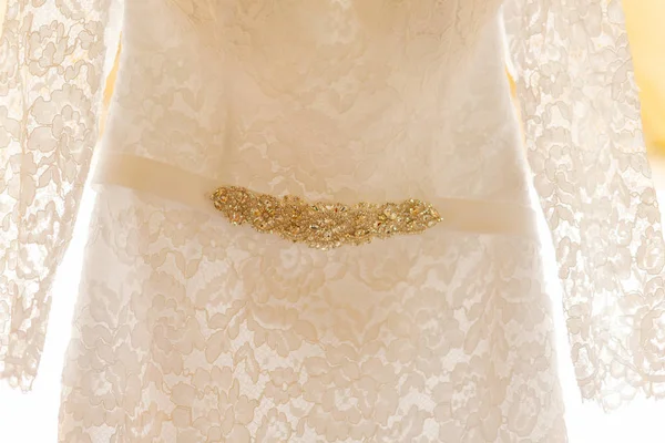 Beautiful wedding dress on a hanger on a happy wedding day. — Stock Photo, Image