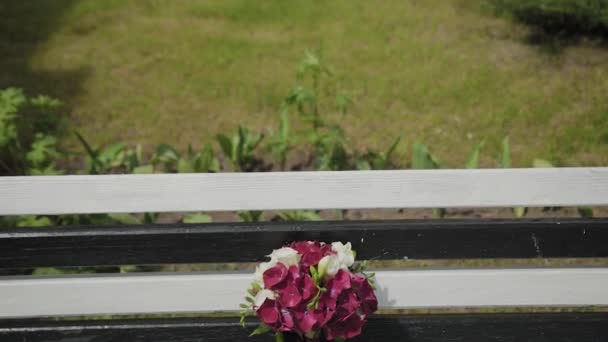 Beautiful wedding bouquet of fresh flowers on a sunny summer day. — 图库视频影像