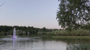 Akşamları güzel şehir gölü.
