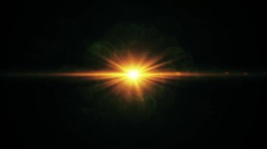 Siyah arka planda mercek patlaması etkisi. Soyut Güneş patlaması, ekran modu için güneş patlaması. Güneş ışığı doğanın soyut arkaplanı, yanıp sönen güneş patlaması, ışıldayan mercek optik ışınlar. 4K UHD video .