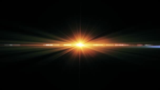 Lente flare efeito sobre fundo preto. Abstrato Sun burst, sunflare para o modo de tela usando. Flares solares natureza abstrato pano de fundo, piscando explosão do sol, lente chama raios ópticos. 4K UHD de vídeo . — Vídeo de Stock