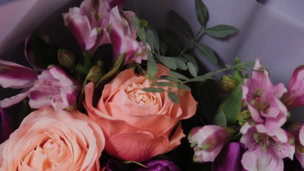 Professional florist ties a bouquet with silk ribbon. Beautiful bouquet for International Womens Day. — стокове відео