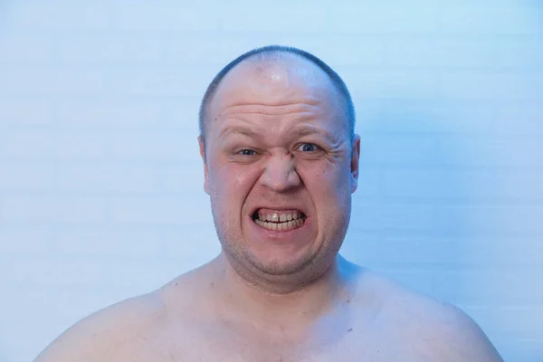 Portret łysego mężczyzny, który jest wściekły. — Zdjęcie stockowe