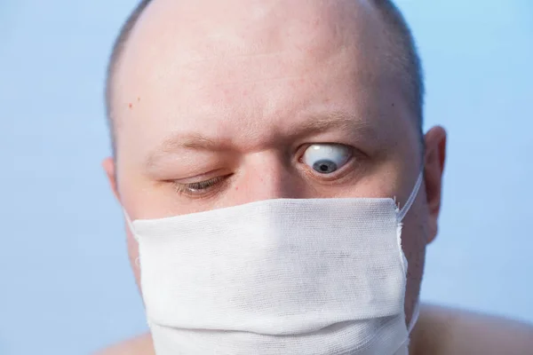 Portrait of a bald man who is in a medical mask. — Stock Photo, Image