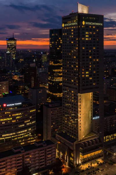 Warschau centrum van de stad bij zonsondergang Stockafbeelding