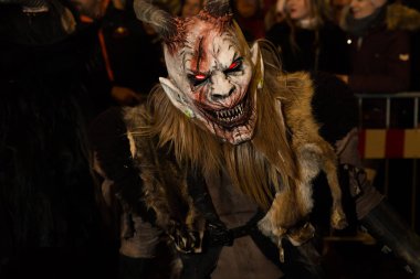 Krampus kasabaya geri döndü.