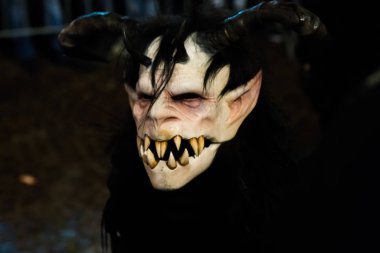 Krampus kasabaya geri döndü.