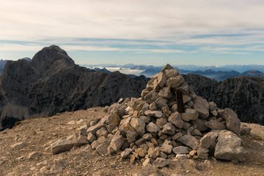 Dağın tepesinde Julian Alplerinde Mala Mojstrovka