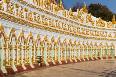 U Min Thonze Mağara Tapınağı