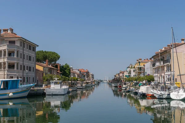 Grado Ιταλία Ιουνίου 2019 Θέα Κατά Μήκος Ενός Από Στενά — Φωτογραφία Αρχείου