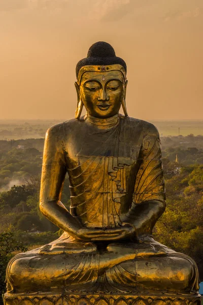 Wielki Złoty Budda Shin Pin Nan Kain Pagoda Świeci Wieczornym — Zdjęcie stockowe