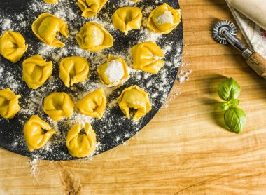 ev yapımı doldurulmuş Tortelli Emiliani 