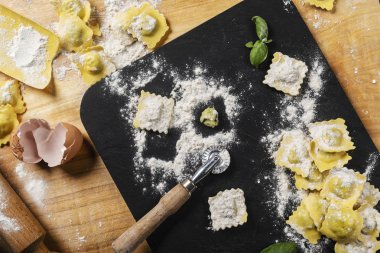 mantı, makarna çeşitleri dolma hamur kesme yapma